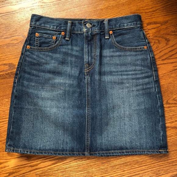 Levi’s denim skirt - Picture 3 of 6